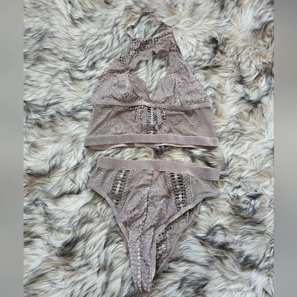 Victorias Secret Bralette & Pamty Set in Taupe - Picture 1 of 6